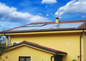erneuerbare Energie - Erfahren Sie, wie erneuerbare Energie aus Photovoltaik, Wasserkraft & Biomasse Ihnen hilft, Netto-Null-Emissionen zu erreichen. Jetzt umweltfreundlich werden!