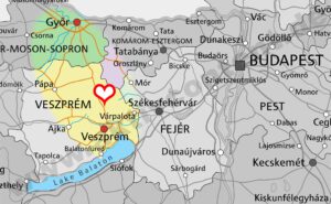 Dudar, In unserem Blog entführen wir Sie in entlegene Orte wie Bakonyoszlop, Csetény, Bakonynána, Nagyesztergár, Bakonybél, Bakonynána, Bakonyoszlop, Bakonyszentkirály, Borzavár, Csesznek, Csetény, Lókút, Nagyesztergár, Olaszfalu, Pénzesgyőr, Porva und Szápár, die die atemberaubende Schönheit dieser Region unterstreichen.