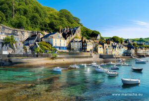 Blick auf die malerische Hafenstadt Cancale in der Bretagne, bekannt für ihre Geschichte, kulinarischen Highlights und Naturwunder.