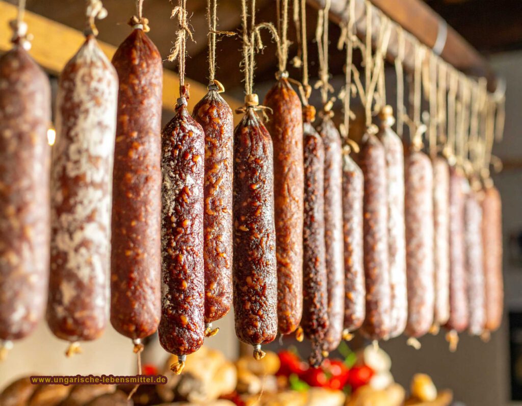 ungarische-salami-lebensmittel-spezialitaeten-gewuerze-rezepte Ungarische Salami: Lass dich von der Vielfalt ungarischer Aromen verführen. Egal ob auf deinem Lieblingsbrötchen oder als Snack – das harmonische Paprika-Spiel sorgt für kulinarische Highlights. Ein Muss für Genießer!